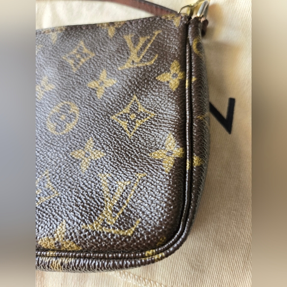 Louis Vuitton Pochette Accessories Monogram Canvas - Old Model - Picture 4 of 15